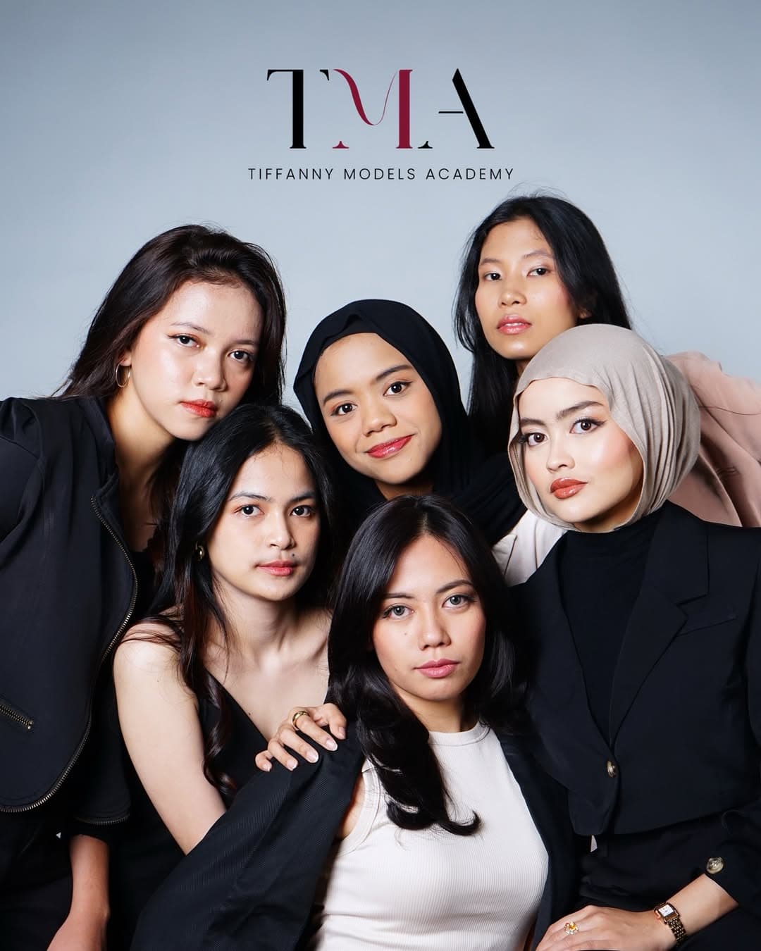 Grup model Tiffanny Models Academy sesi pelatihan bersama di studio Jakarta